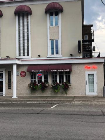 Auberge Centre Ville Chicoutimi Exterior foto