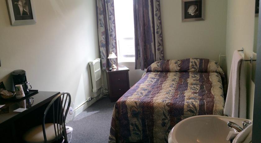 Auberge Centre Ville Chicoutimi Zimmer foto