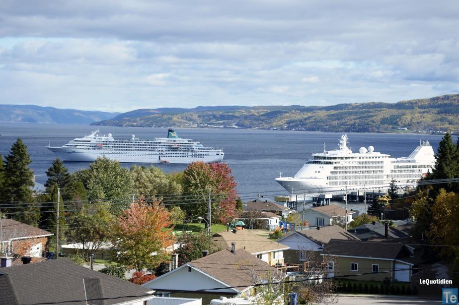 Auberge Centre Ville Chicoutimi Exterior foto